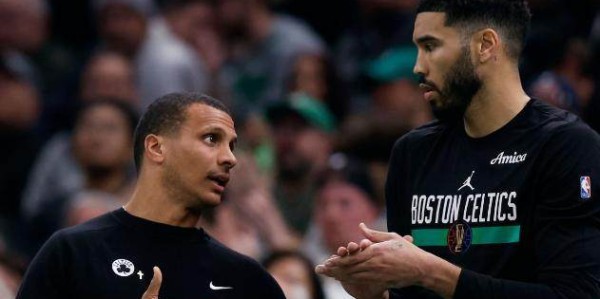 完美世界竞技官网-绿军如何给骑士上课？卫冕冠军强度拉满专打硬仗