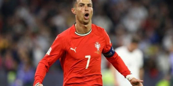 C罗超越梅西！成为世预赛历史射手榜第二，距离第一还差2球！